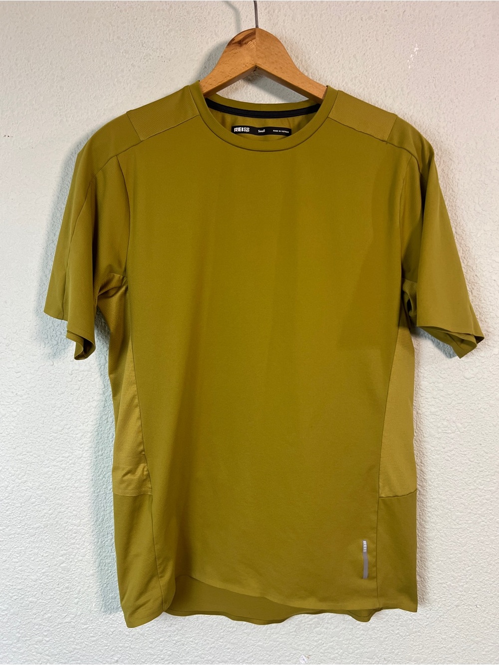 REI Shirt Mens Small Short Sleeve Crew Neck Lightweight Casual